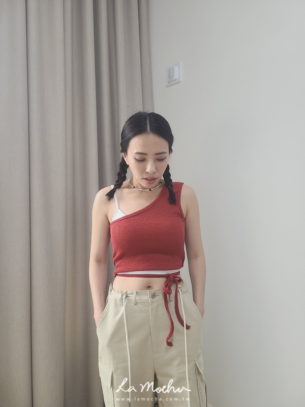 單肩綁帶坑條背心
